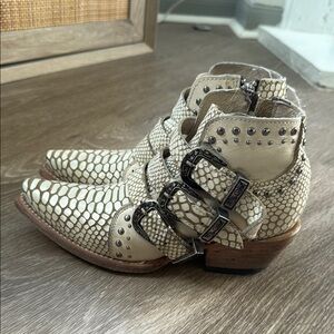 Freebird Stores x Wilhelmina White Snake